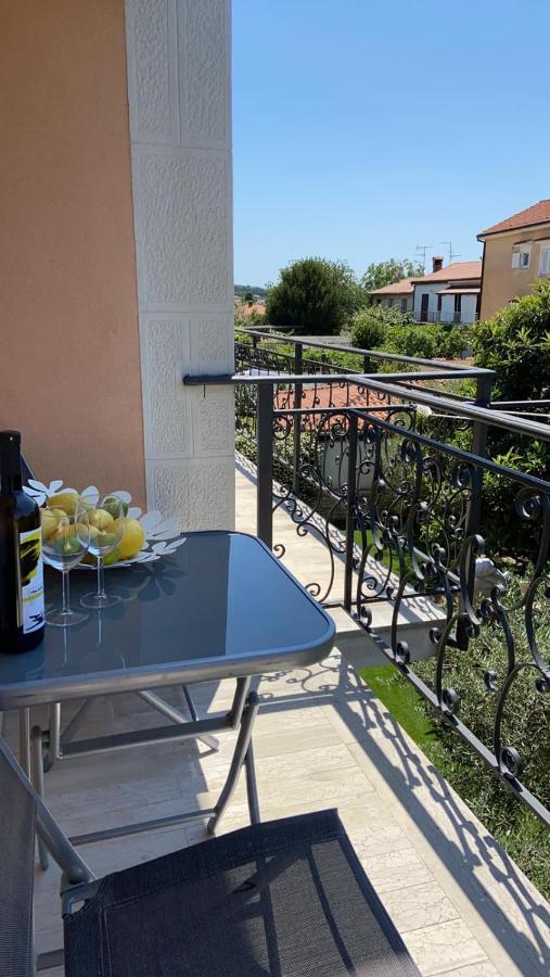 Apartmani Zuzic Пореч Экстерьер фото