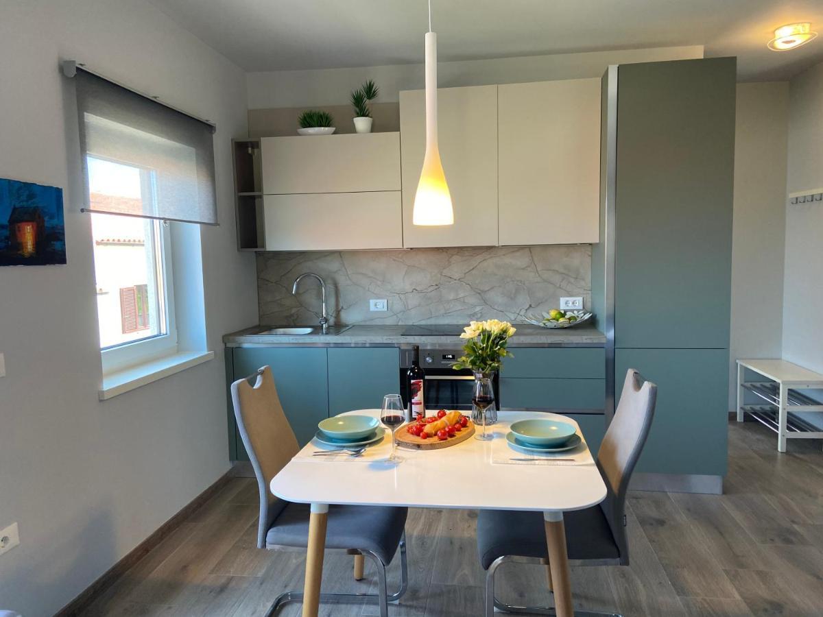 Apartmani Zuzic Пореч Экстерьер фото